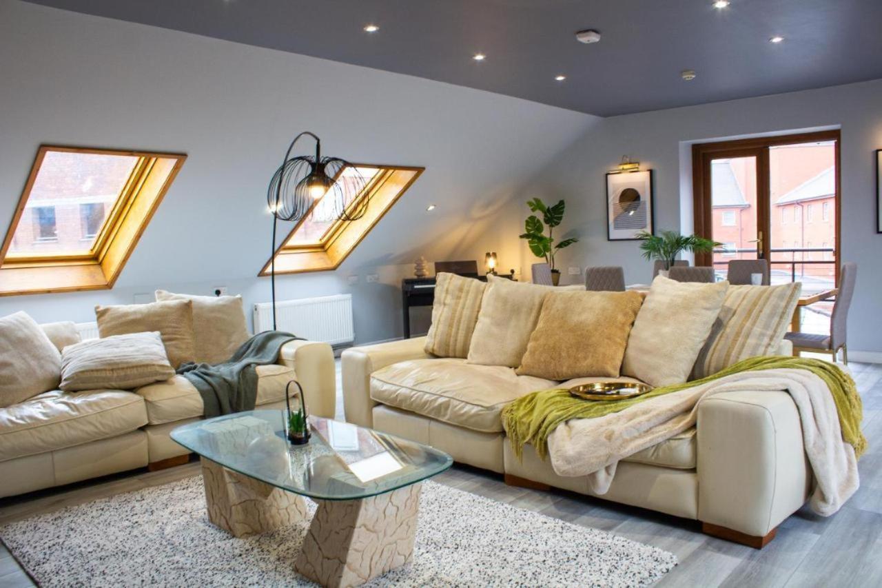 Central: Spacious, Stylish & Cozy Swansea