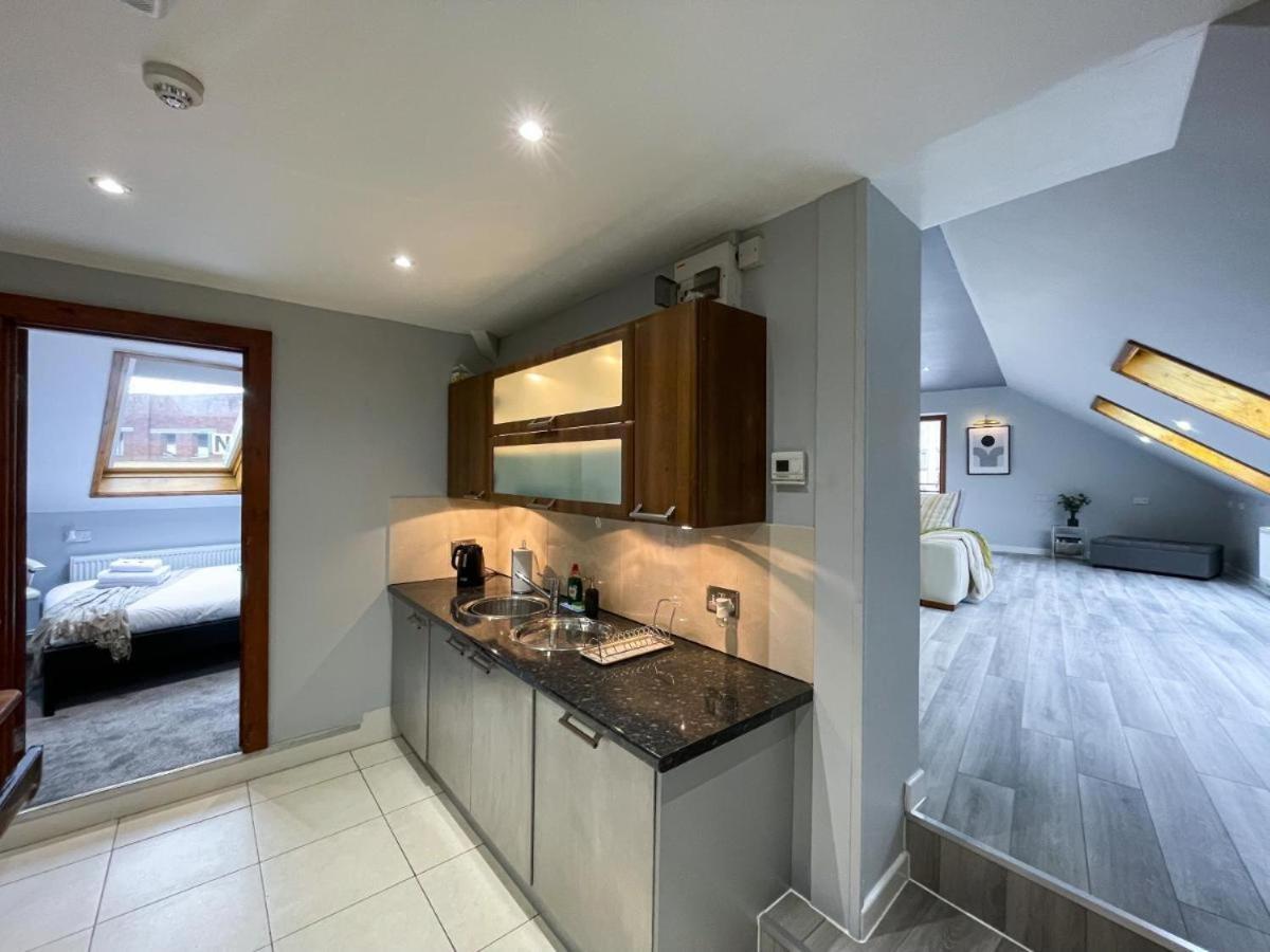 Apartment Central: Spacious, Stylish & Cozy Swansea